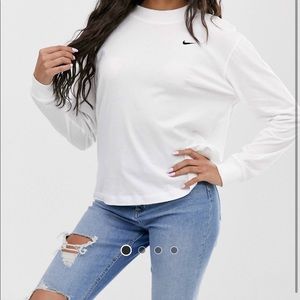 White nike women’s shirt